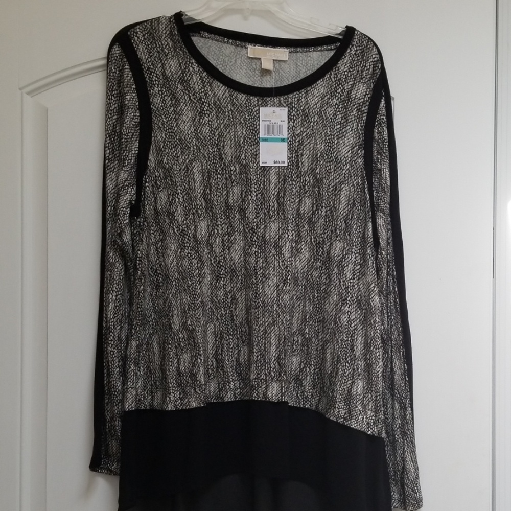 Black and white long sleeve top